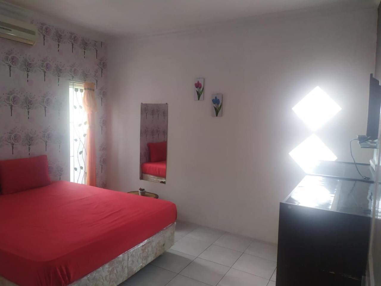 Endah Homestay Syariah Purwokerto Buitenkant foto