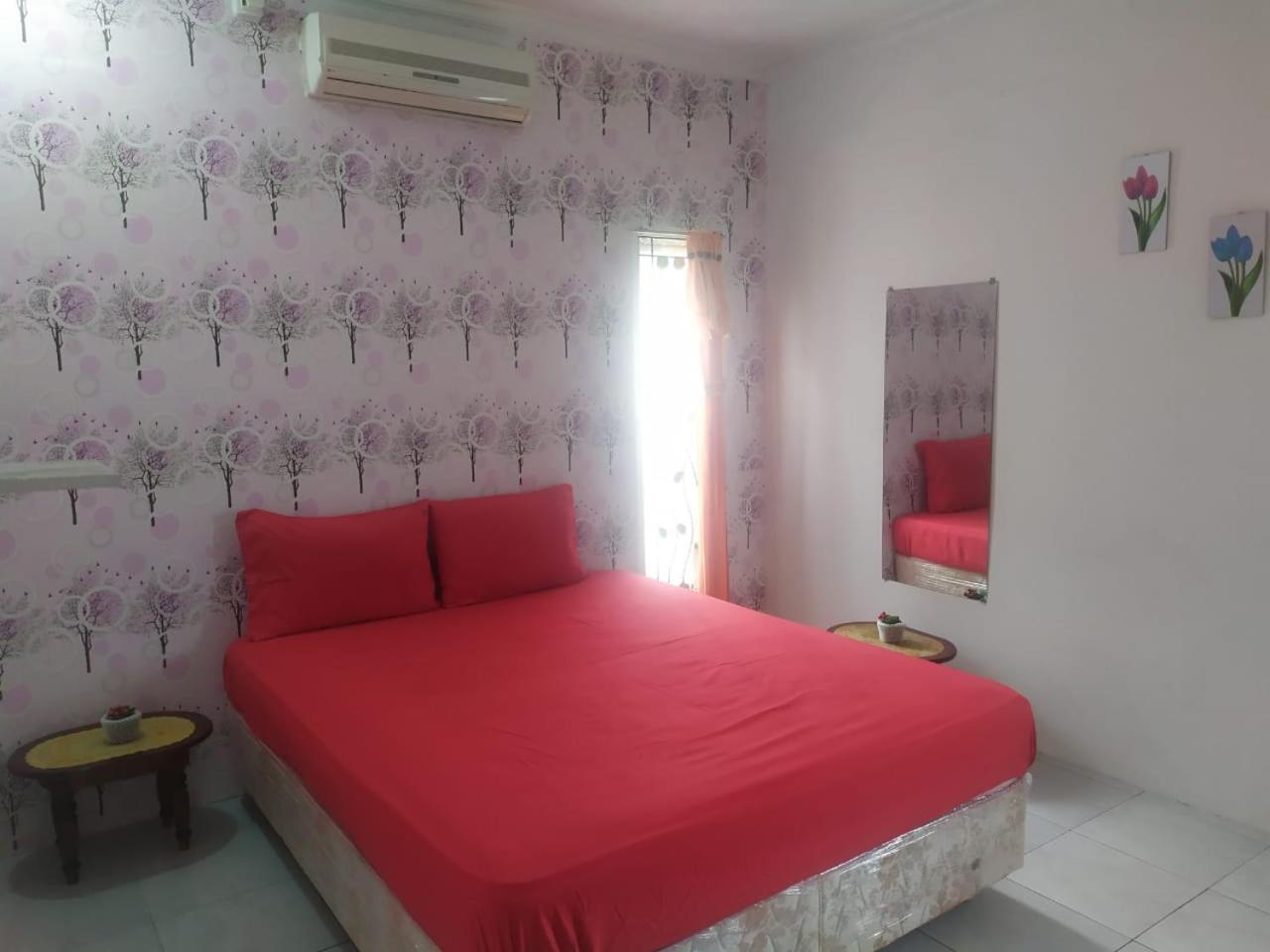 Endah Homestay Syariah Purwokerto Buitenkant foto
