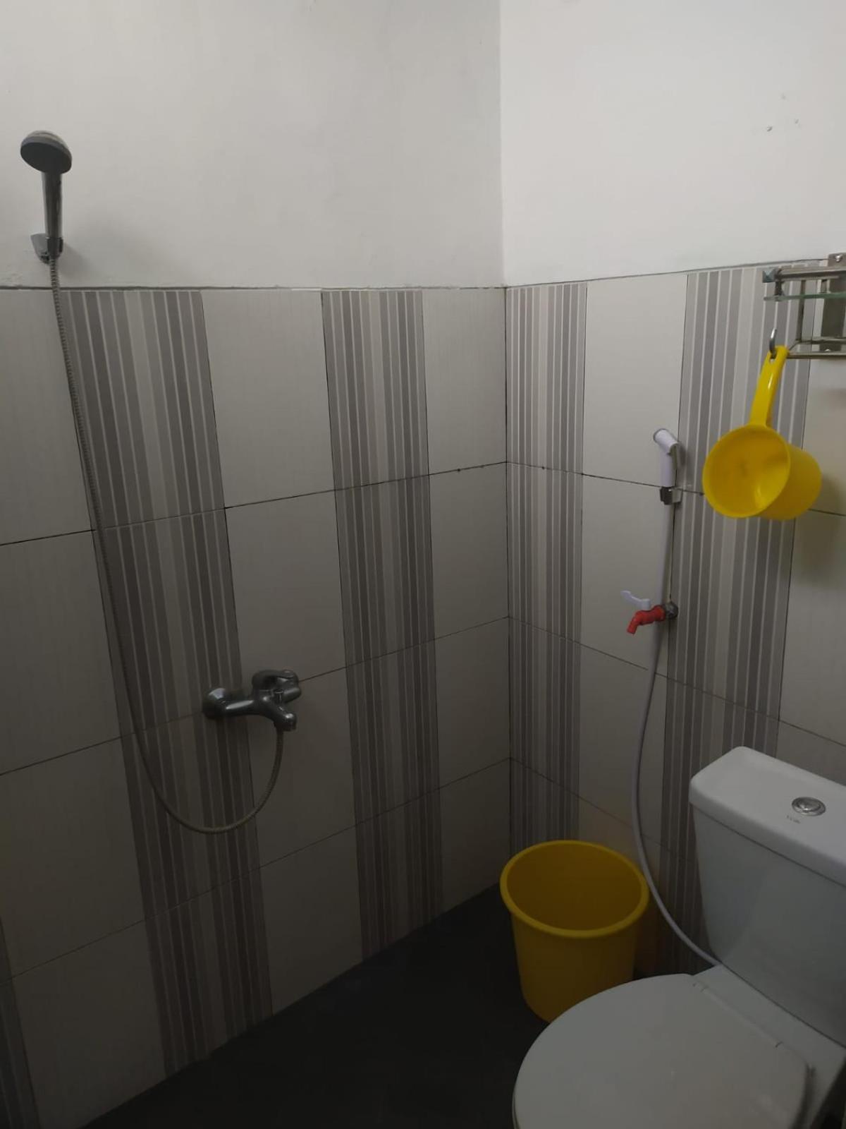 Endah Homestay Syariah Purwokerto Buitenkant foto