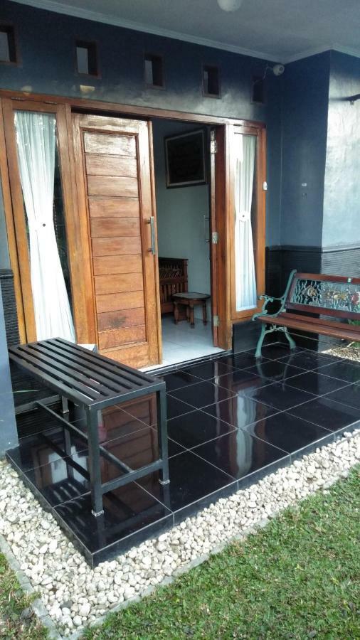 Endah Homestay Syariah Purwokerto Buitenkant foto