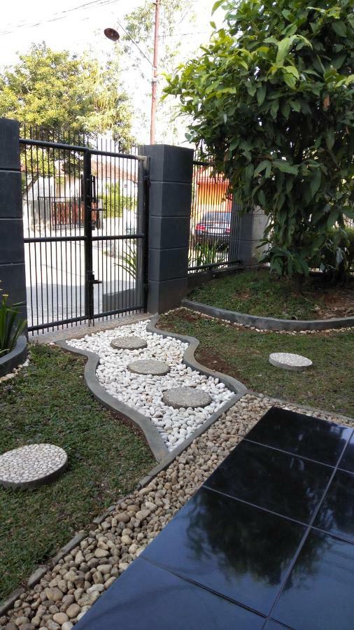 Endah Homestay Syariah Purwokerto Buitenkant foto